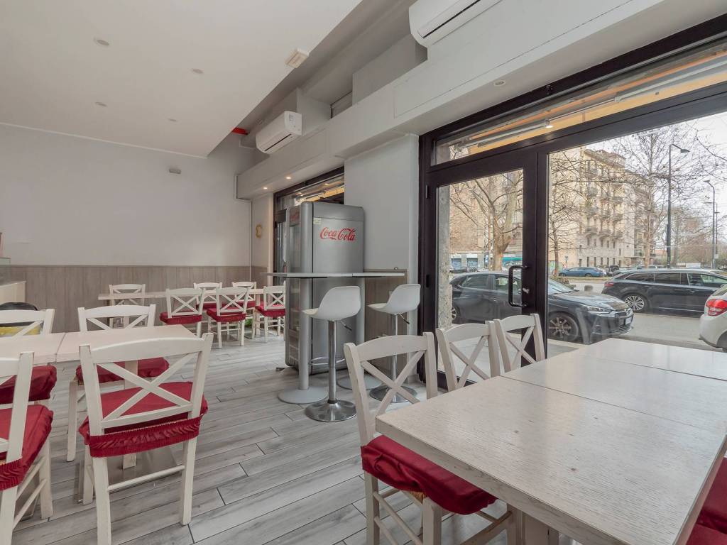 negozio in vendita a Milano in zona Città Studi