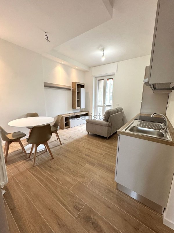 appartamento in vendita a Milano in zona Famagosta