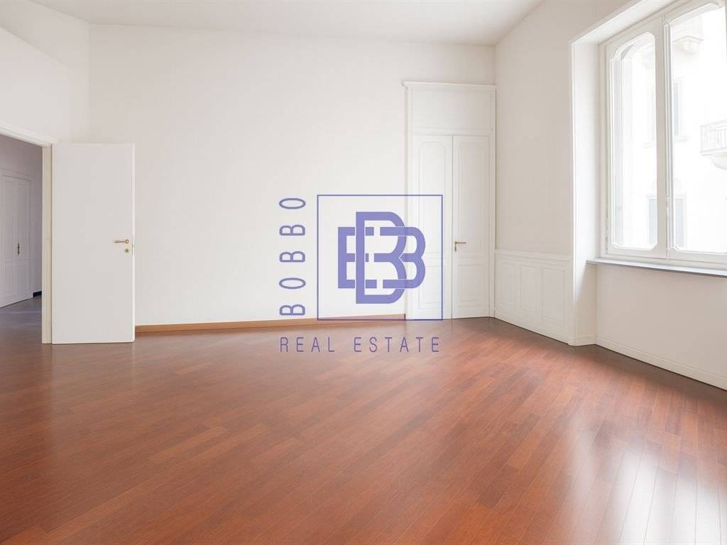 ufficio in vendita a Milano in zona Porta Nuova