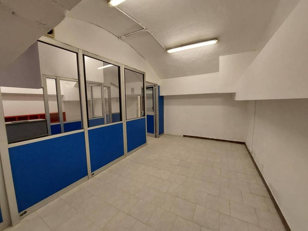 locale commerciale in vendita a Milano in zona XXII Marzo