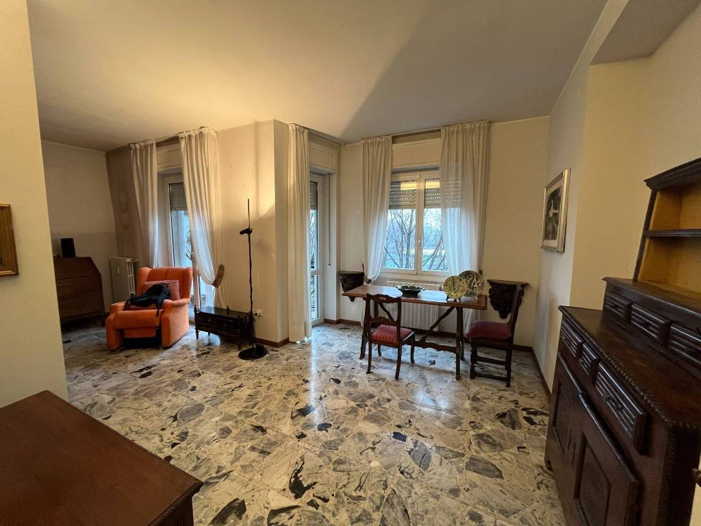 appartamento in vendita a Milano in zona Famagosta