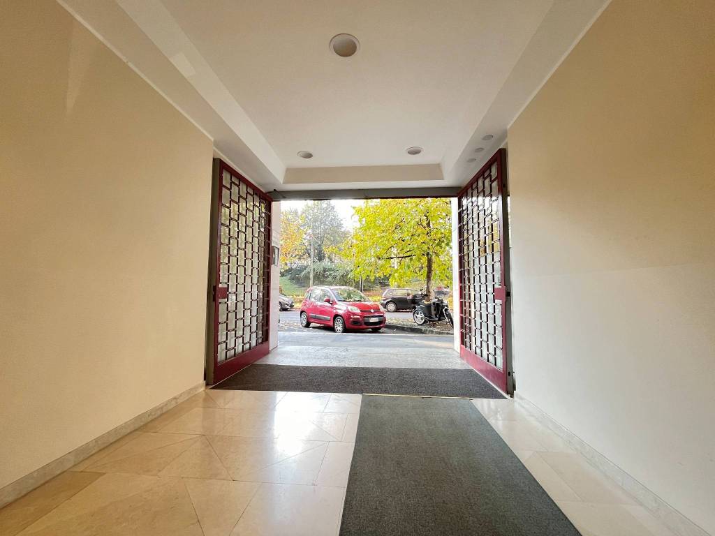 ufficio in vendita a Milano in zona Porta Venezia