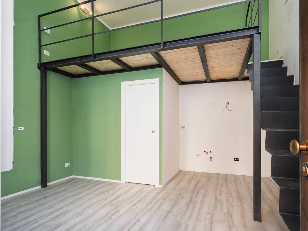 appartamento in vendita a Milano in zona Adriano