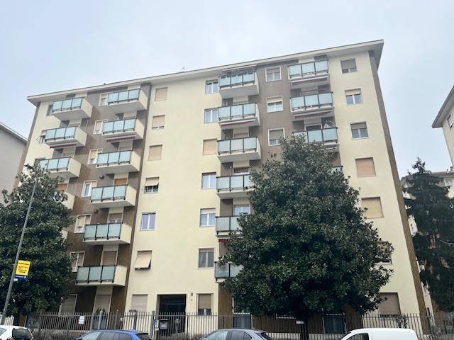 appartamento in vendita a Milano in zona Lambrate