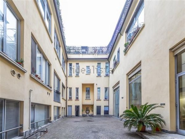 appartamento in vendita a Milano in zona Guastalla