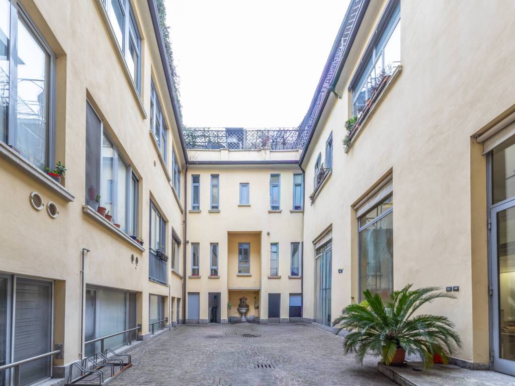 appartamento in vendita a Milano in zona Guastalla