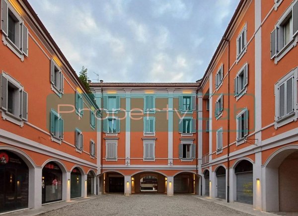 appartamento in vendita a Milano in zona Porta Volta