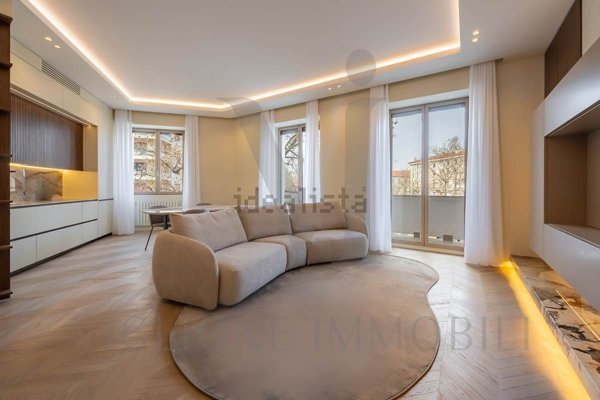 appartamento in vendita a Milano in zona Sempione