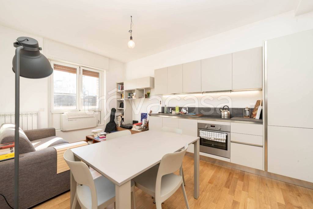 appartamento in vendita a Milano in zona Porta Nuova