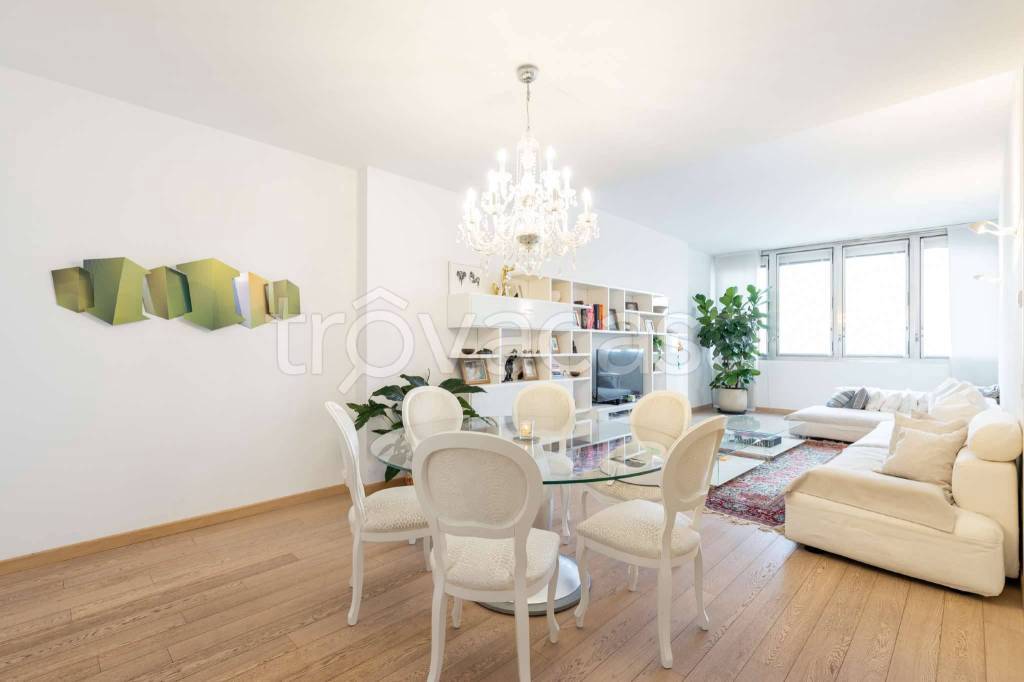 appartamento in vendita a Milano in zona Centro Direzionale