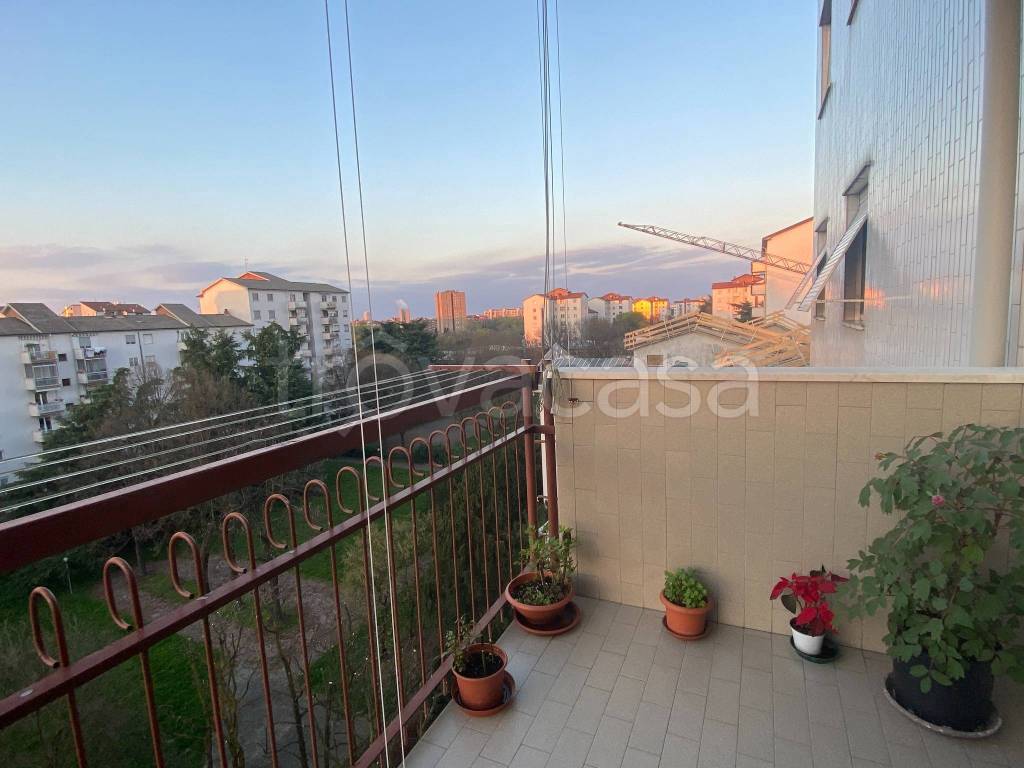 appartamento in vendita a Milano in zona Forze Armate