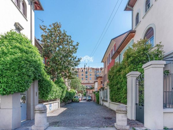 casa indipendente in vendita a Milano in zona Città Studi