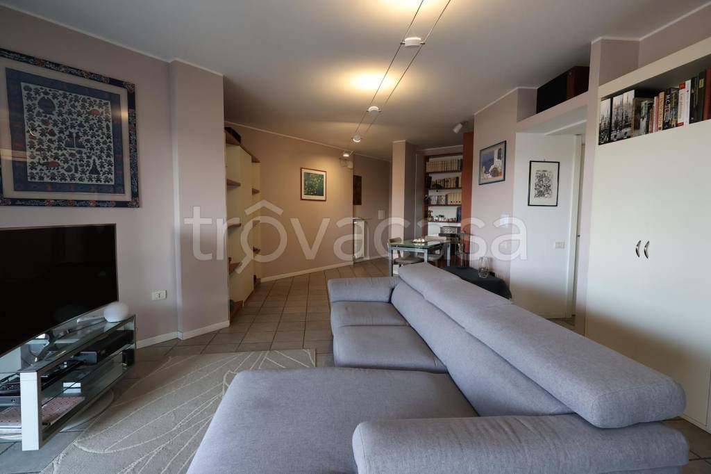 appartamento in vendita a Milano in zona Famagosta