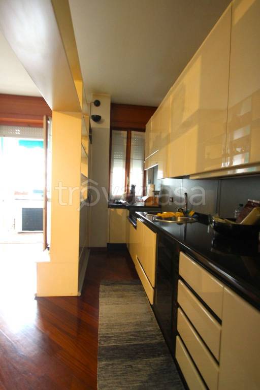 appartamento in vendita a Milano in zona Lorenteggio