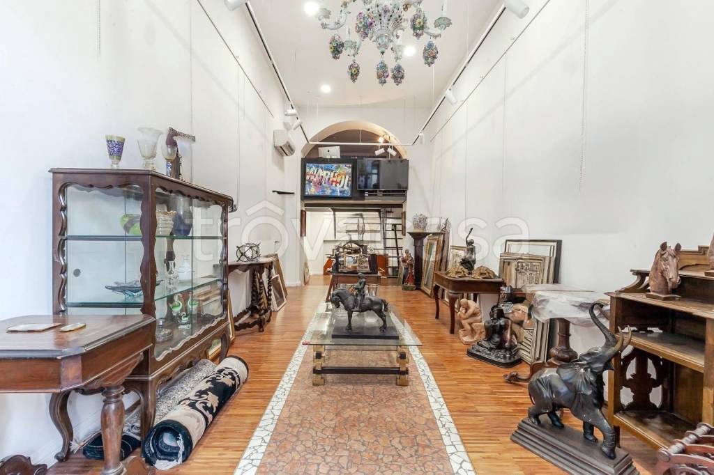 negozio in vendita a Milano in zona Porta Romana