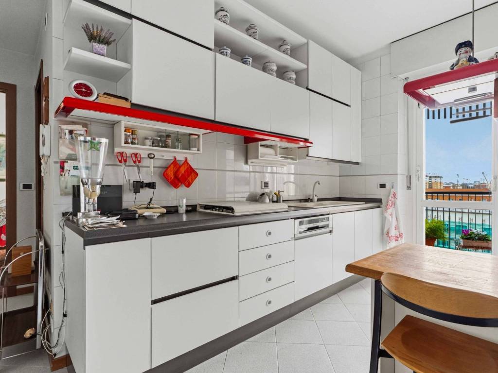 appartamento in vendita a Milano in zona Morivione