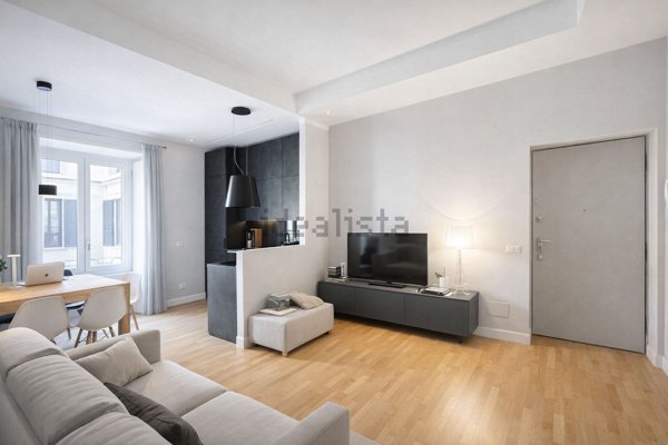 appartamento in vendita a Milano in zona Sant'Ambrogio