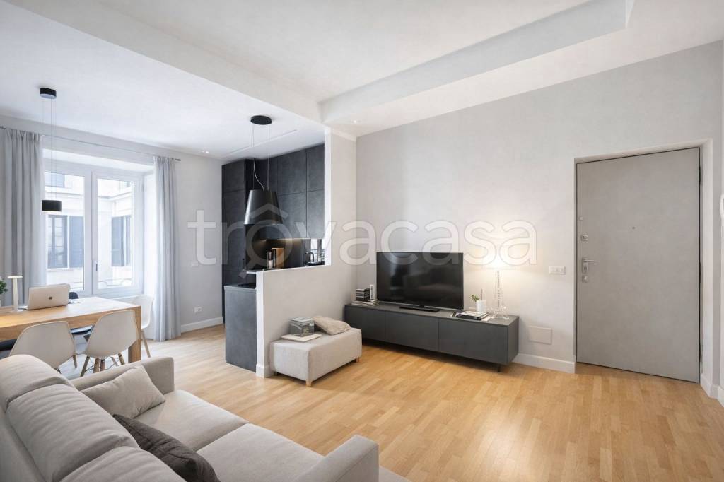 appartamento in vendita a Milano in zona Sant'Ambrogio