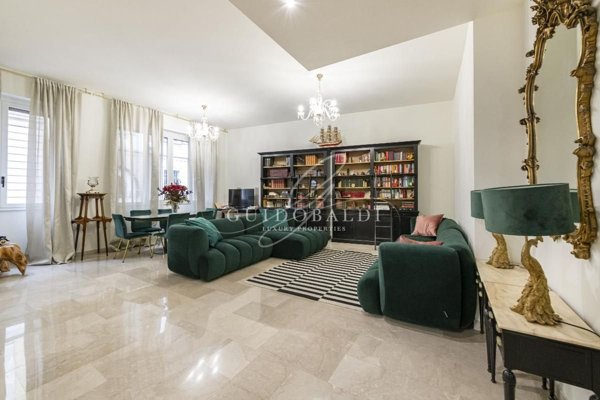 appartamento in vendita a Milano in zona Porta Nuova