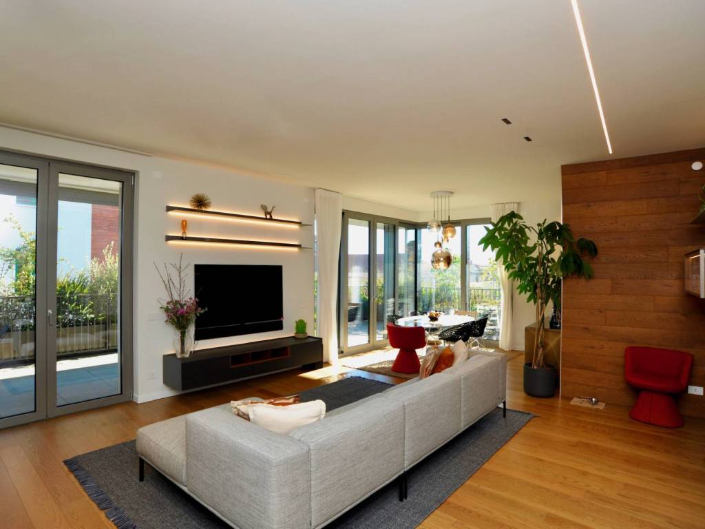 appartamento in vendita a Milano in zona Sant'Ambrogio