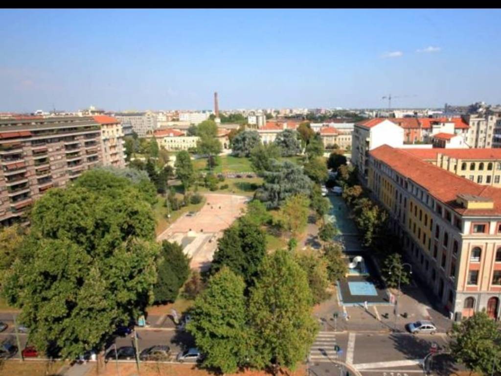 locale commerciale in vendita a Milano in zona Città Studi