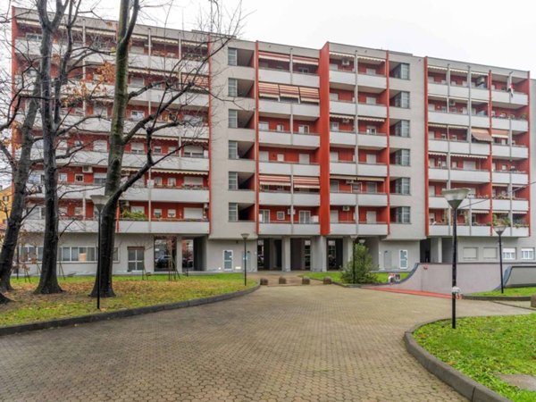 appartamento in vendita a Milano in zona Barona
