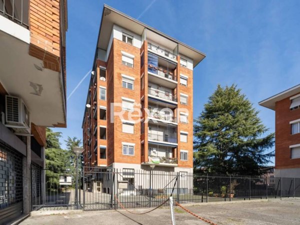 appartamento in vendita a Milano in zona Adriano