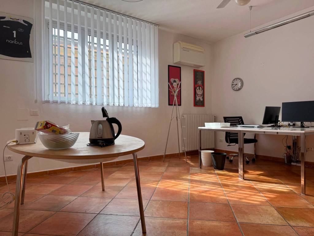 ufficio in vendita a Milano in zona Forlanini