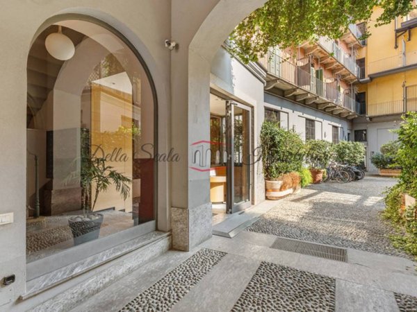 appartamento in vendita a Milano in zona Porta Nuova