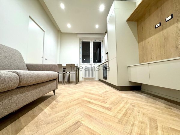 appartamento in vendita a Milano in zona Lorenteggio