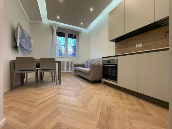 appartamento in vendita a Milano in zona Lorenteggio