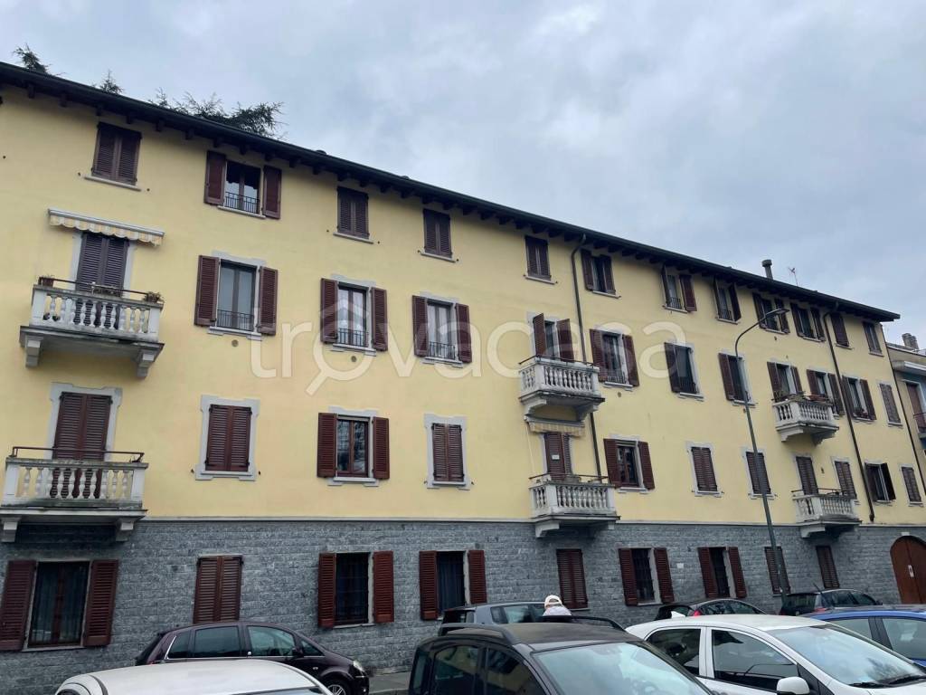 appartamento in vendita a Milano in zona Baggio