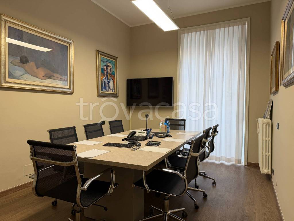 ufficio in vendita a Milano in zona Stazione Centrale