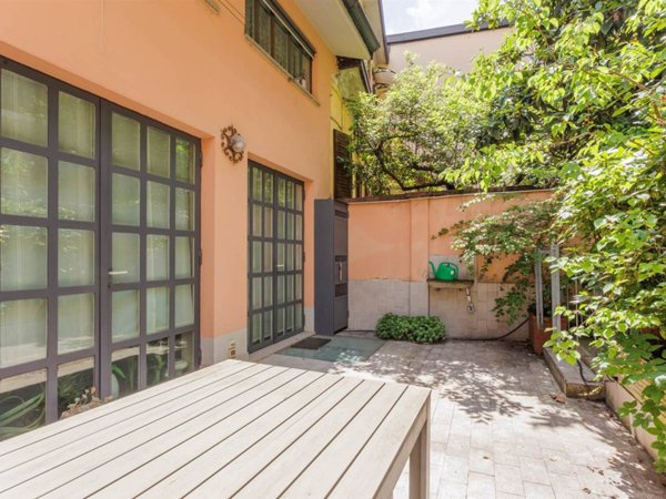 casa indipendente in vendita a Milano in zona Porta Ticinese