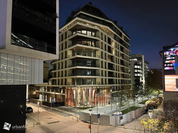 negozio in vendita a Milano in zona Porta Nuova