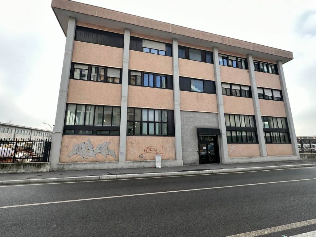 ufficio in vendita a Milano in zona Affori
