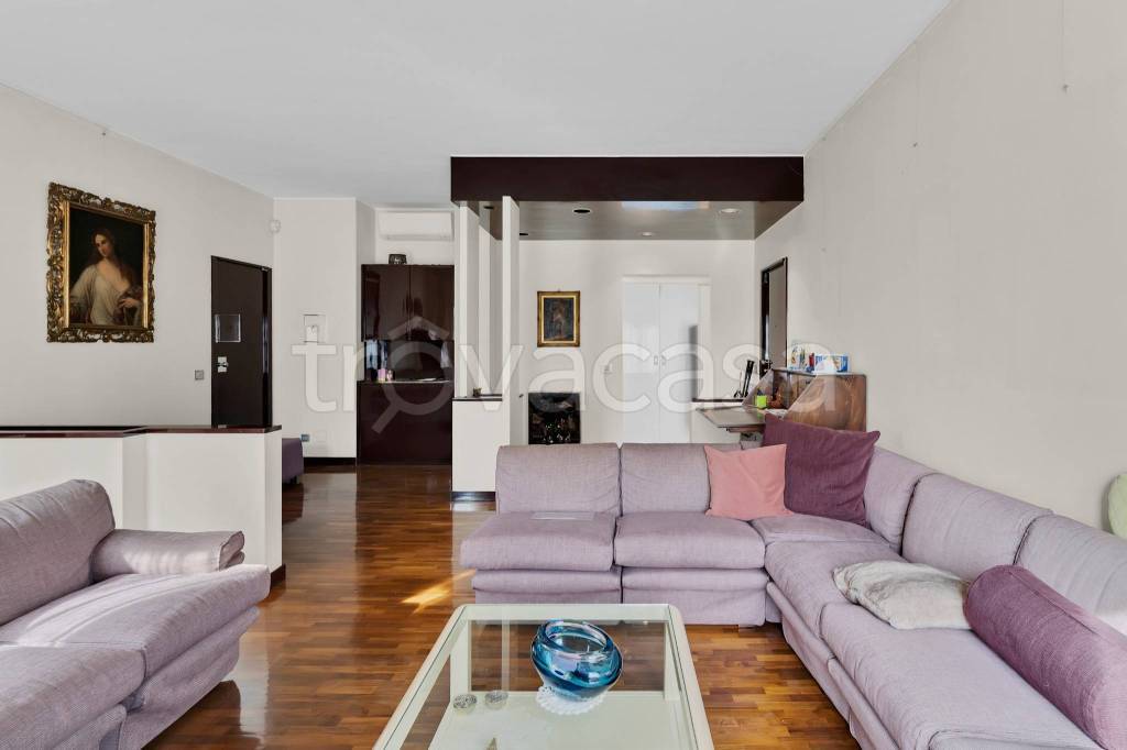 appartamento in vendita a Milano in zona Barona