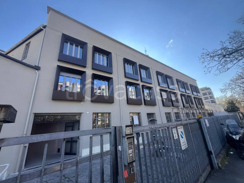 appartamento in vendita a Milano in zona Bocconi