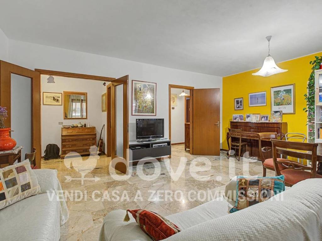 appartamento in vendita a Milano in zona Adriano