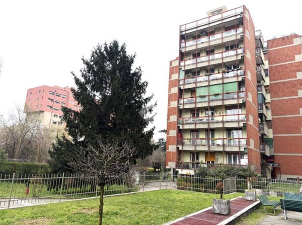 appartamento in vendita a Milano in zona Gallaratese