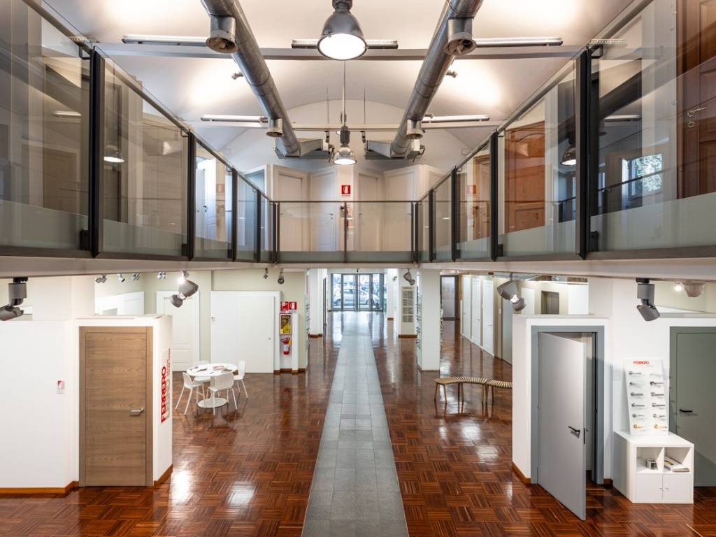 locale commerciale in vendita a Milano in zona Città Studi