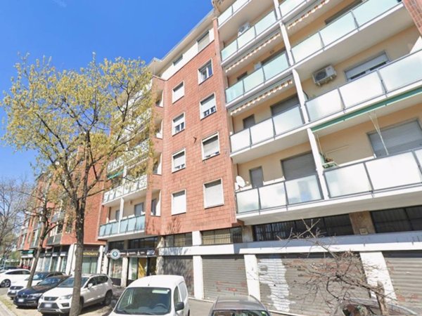 negozio in vendita a Milano in zona Adriano