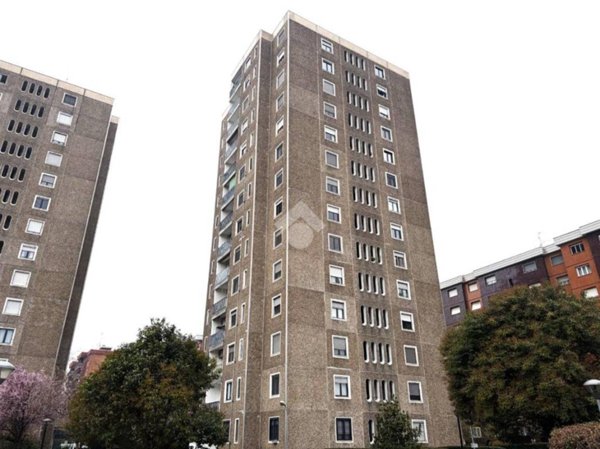 appartamento in vendita a Milano in zona Gallaratese