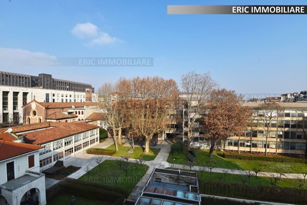 appartamento in vendita a Milano in zona Guastalla