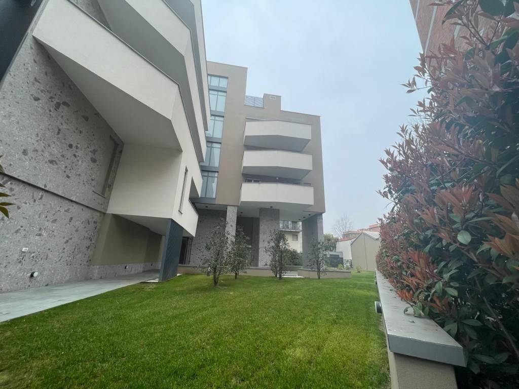 appartamento in vendita a Milano in zona Stadera