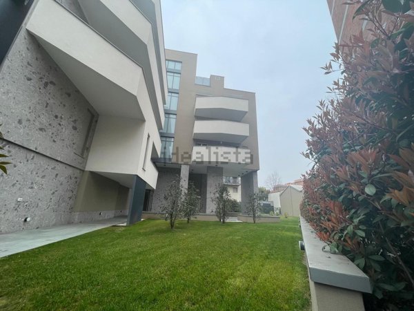 appartamento in vendita a Milano in zona Stadera