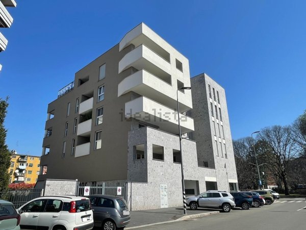 appartamento in vendita a Milano in zona Stadera