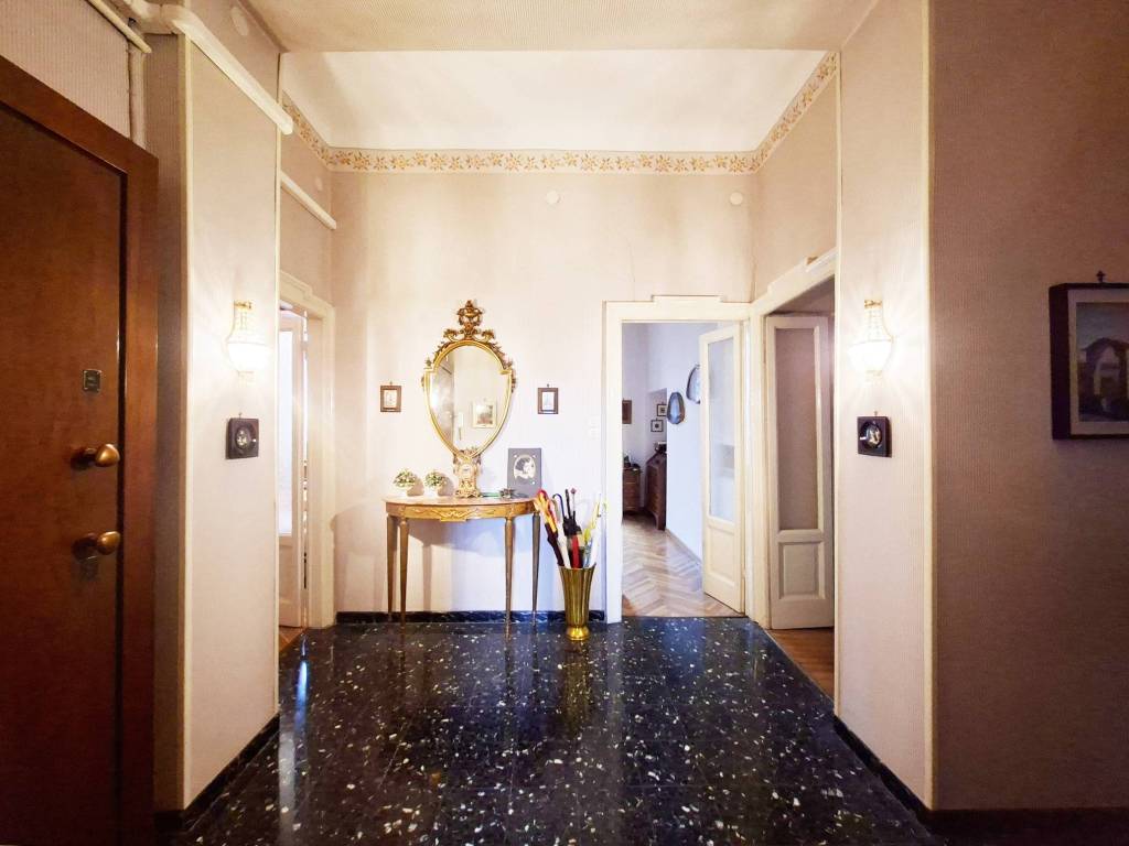 appartamento in vendita a Milano in zona Guastalla