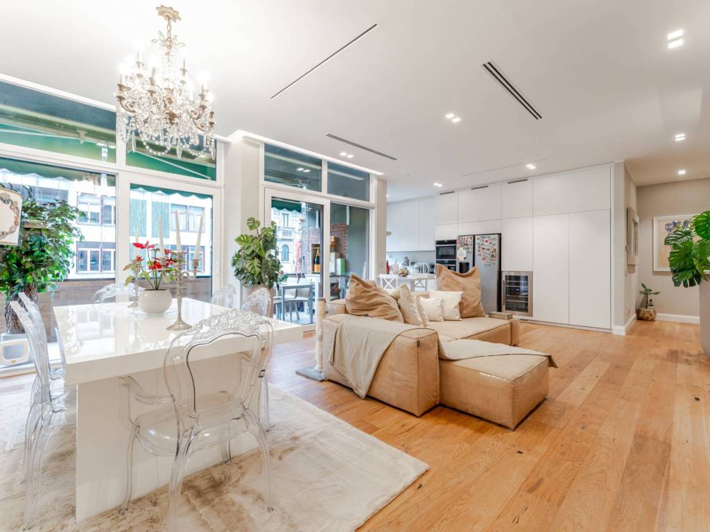 appartamento in vendita a Milano in zona Guastalla