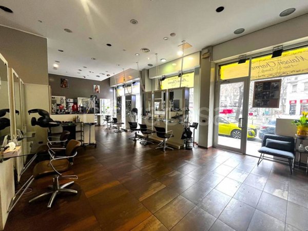 negozio in vendita a Milano in zona Città Studi